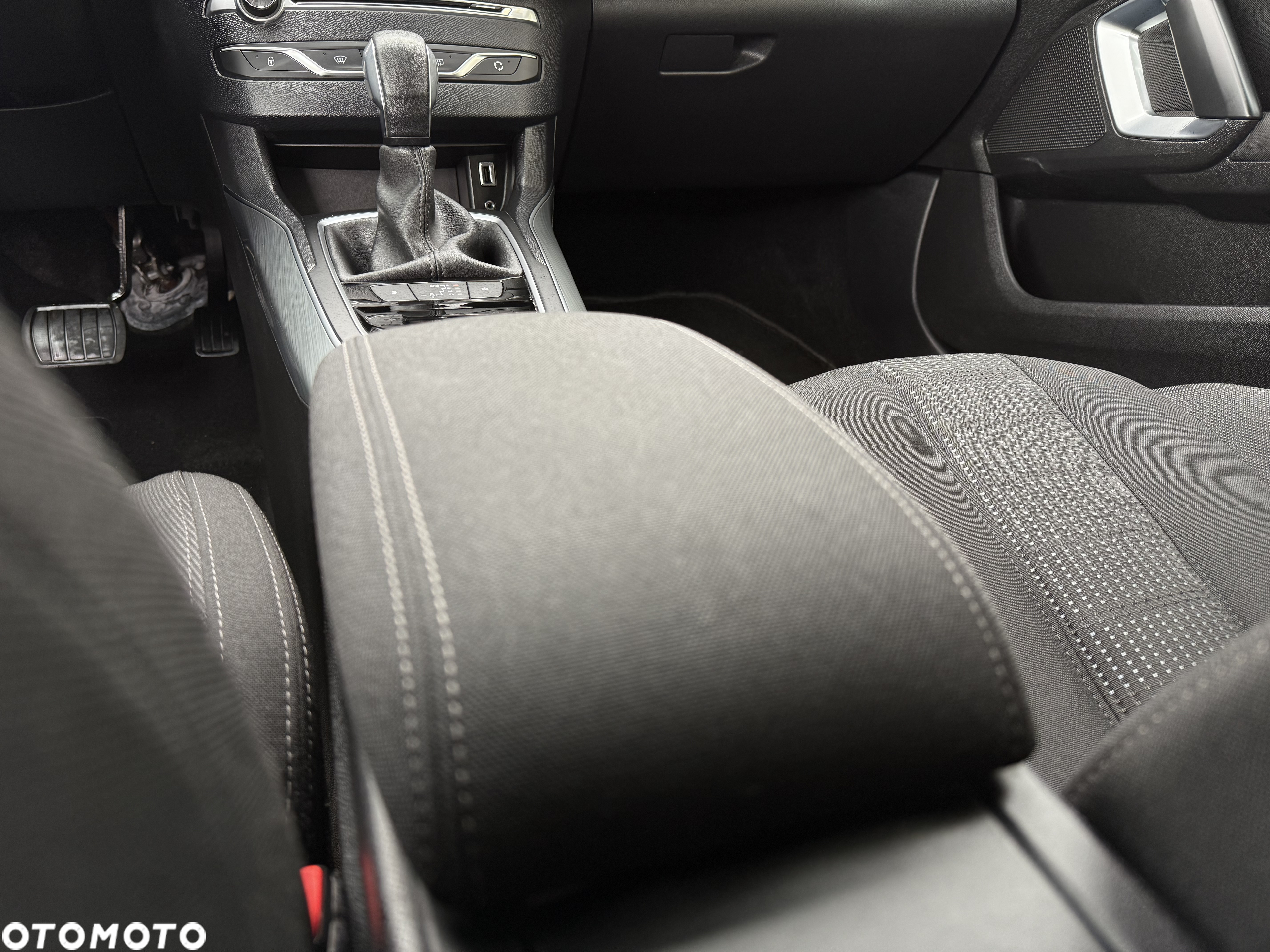 Peugeot 308 SW 1.2 PureTech Allure S&S - 32