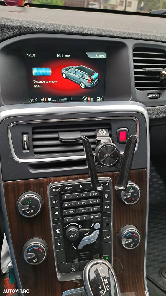 Volvo V60 D6 Plug-In-Hybrid AWD Geartronic Summum - 11