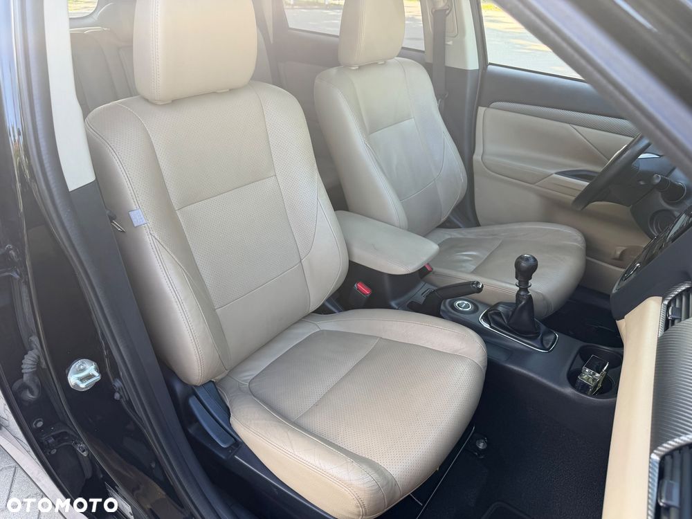 Mitsubishi Outlander 2.2 DI-D 4WD Plus - 16