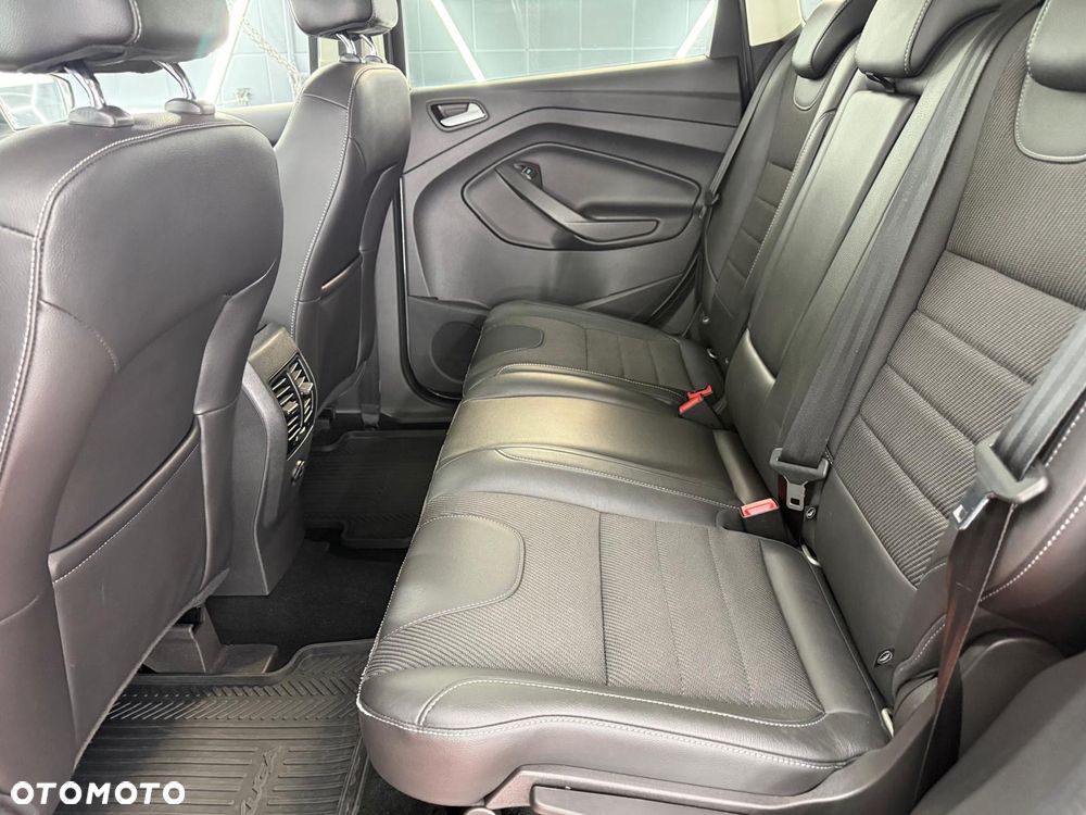 Ford Kuga 1.5 EcoBoost 2x4 Titanium - 24