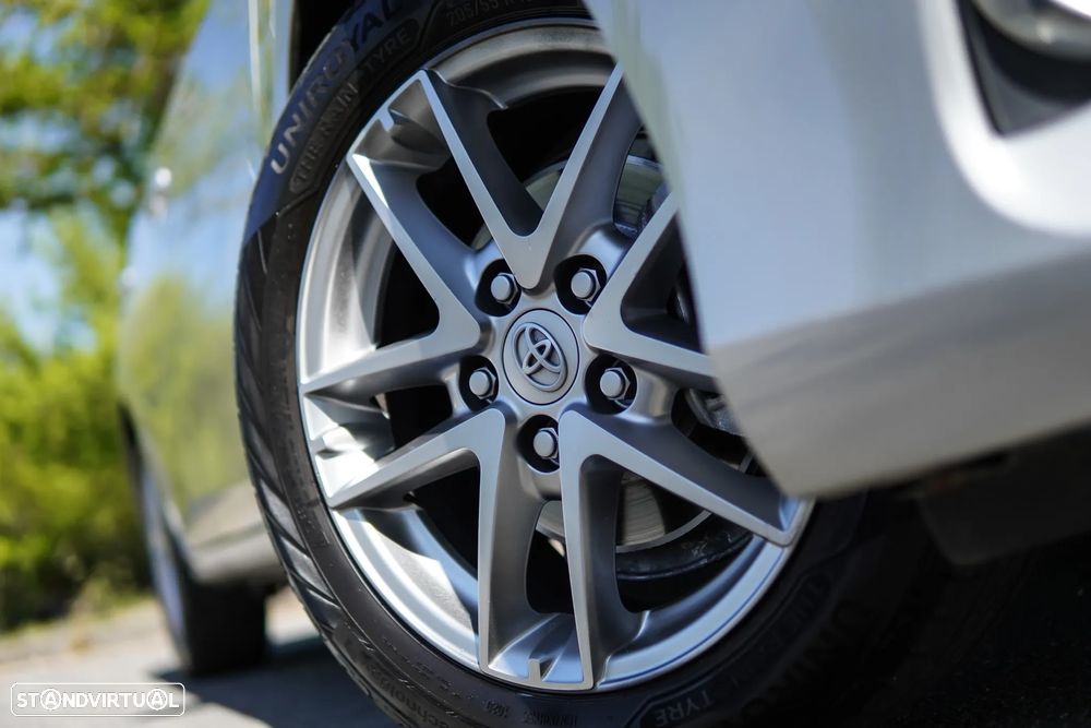 Toyota Auris 1.4 D-4D Exclusive+P.Sport - 20