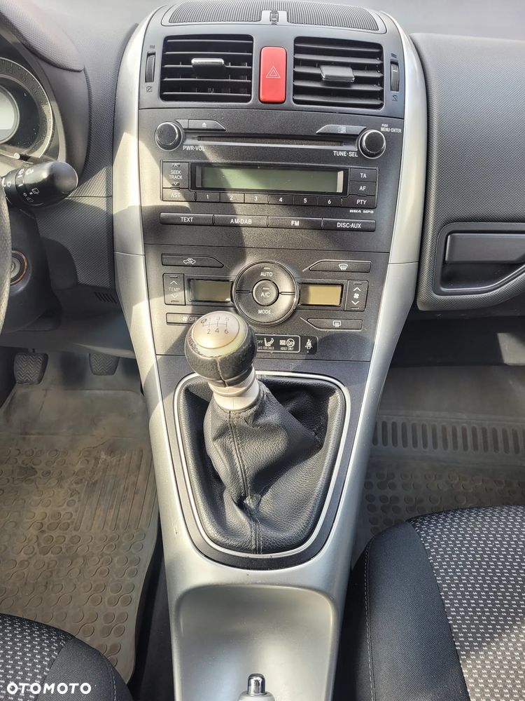 Toyota Auris 1.4 D-4D - 11