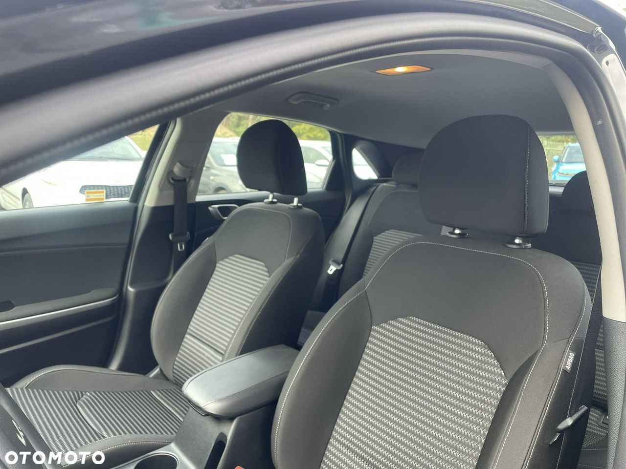Kia Ceed - 11