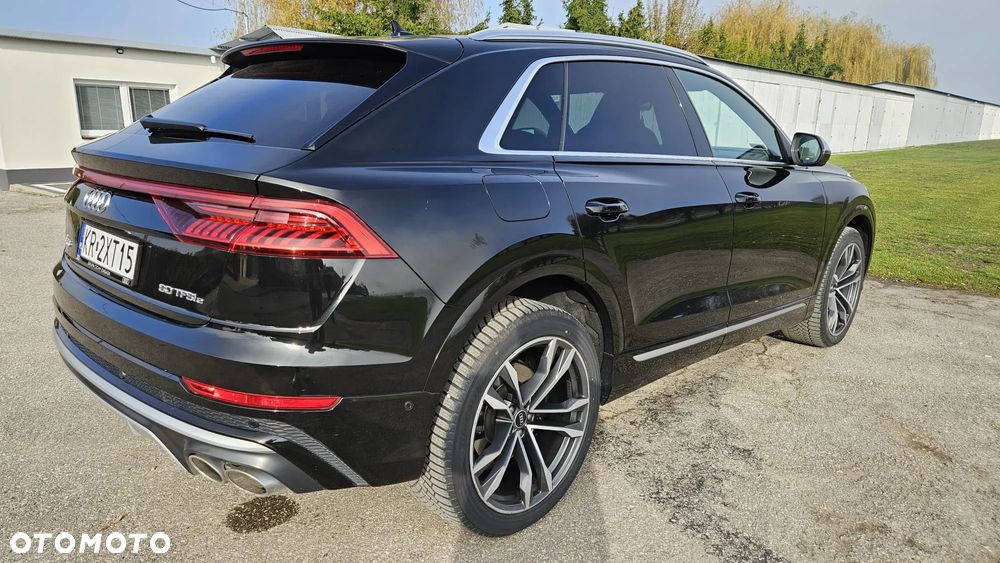 Audi SQ8 - 8