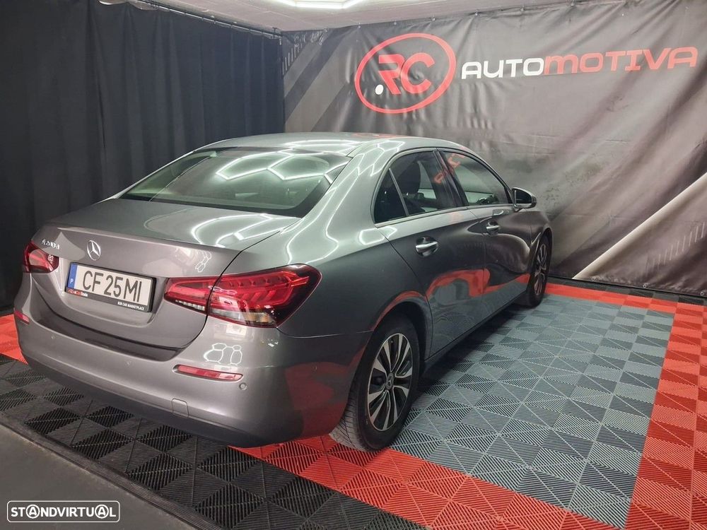 Mercedes-Benz A 200 Limousine d Progressive Aut. - 4