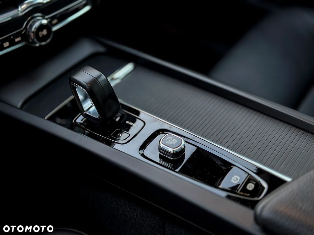 Volvo XC 60 T6 AWD Recharge Plus Bright - 21