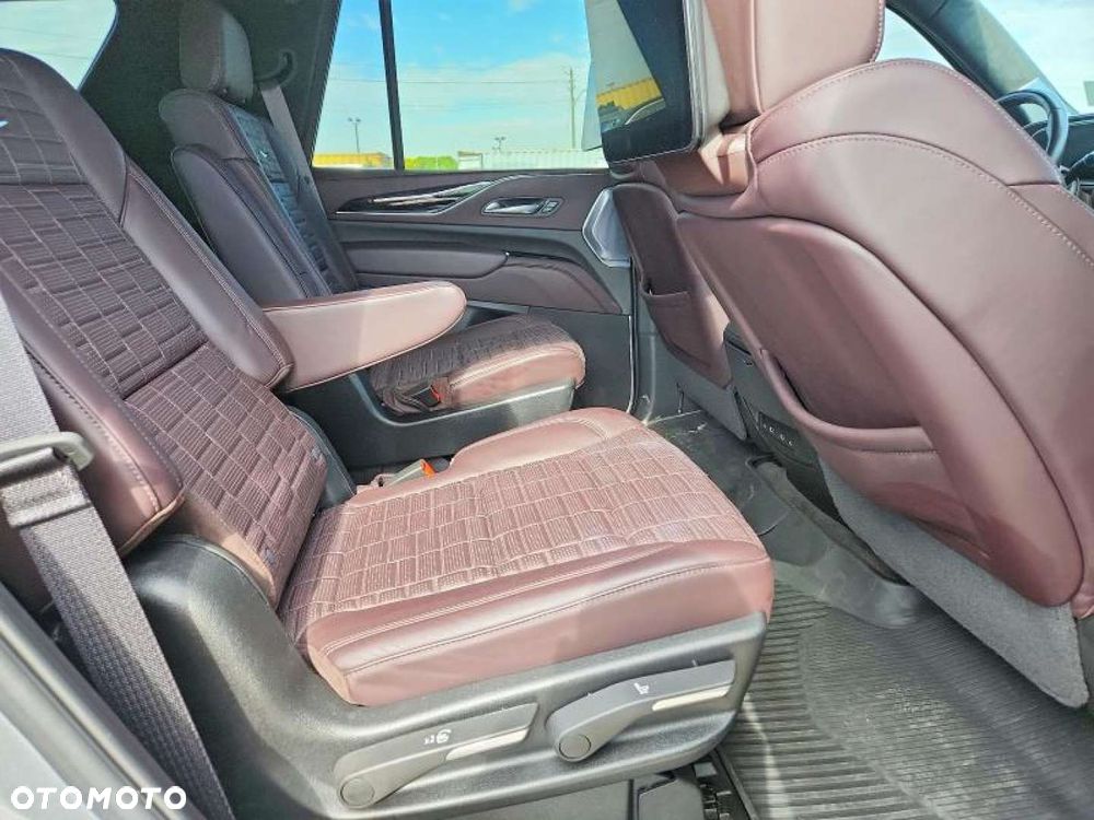 Cadillac Escalade - 11