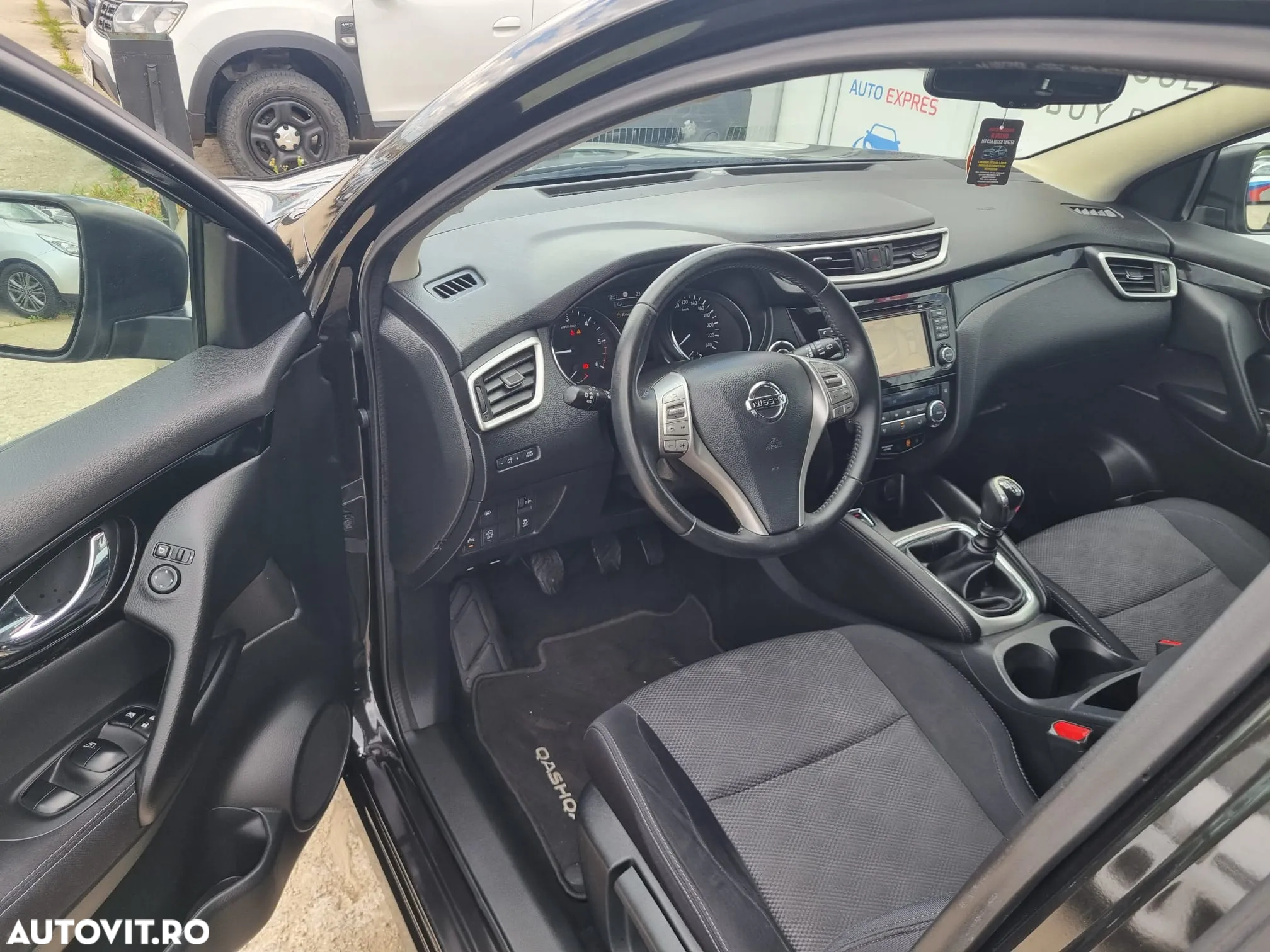 Nissan Qashqai 1.5 DCI N-Connecta - 9