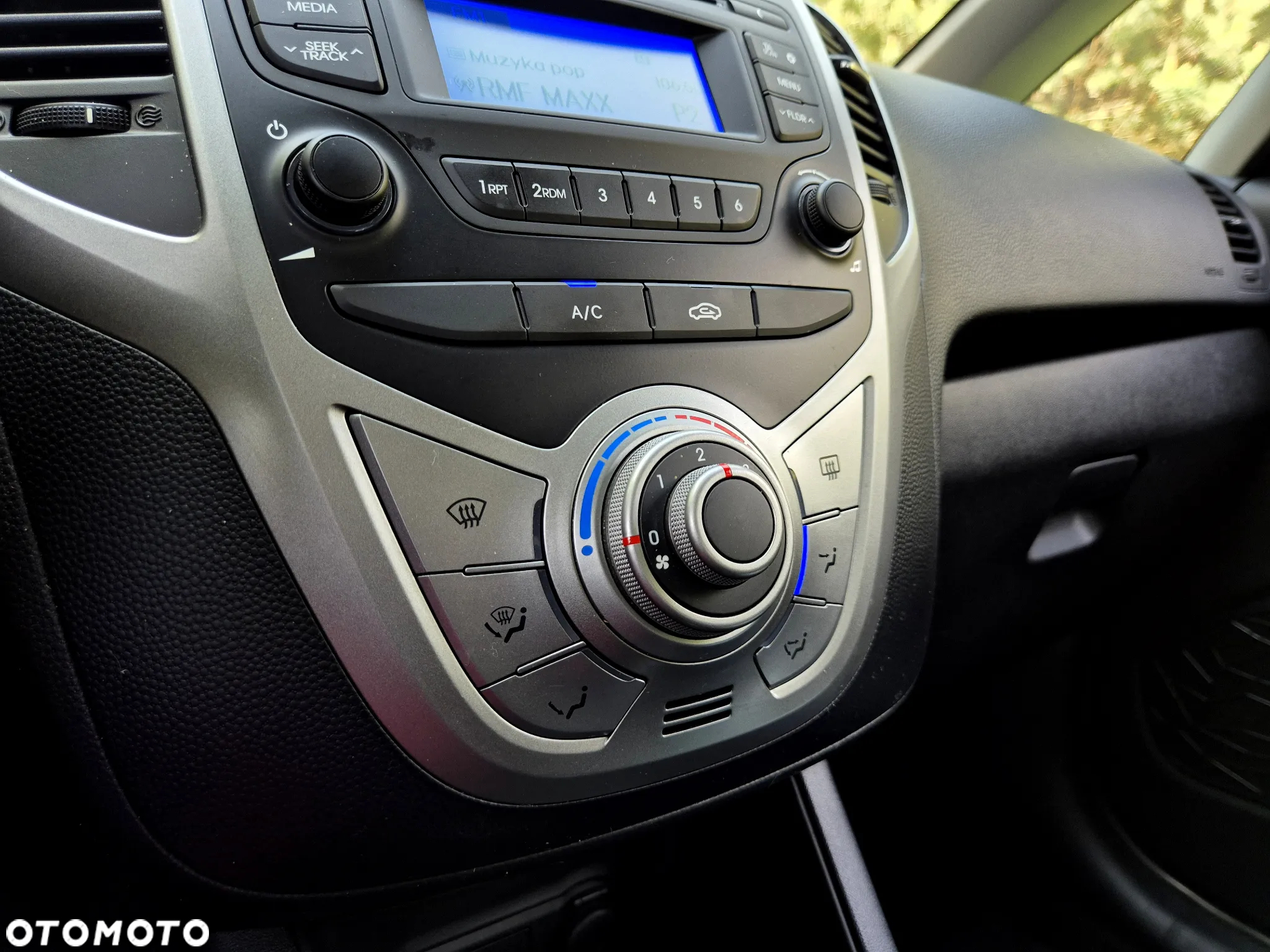 Hyundai ix20 1.4 blue YES Gold - 12