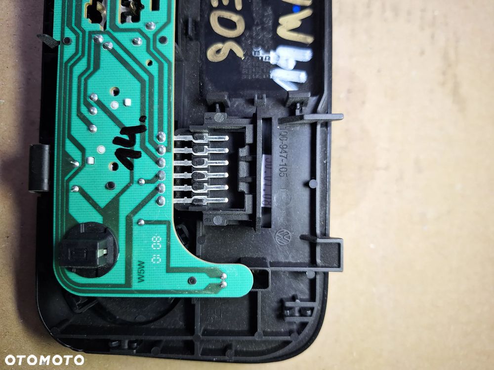 lampka oświetlenie kabiny (74/6)  VW Eos 2007 1Q0947105D