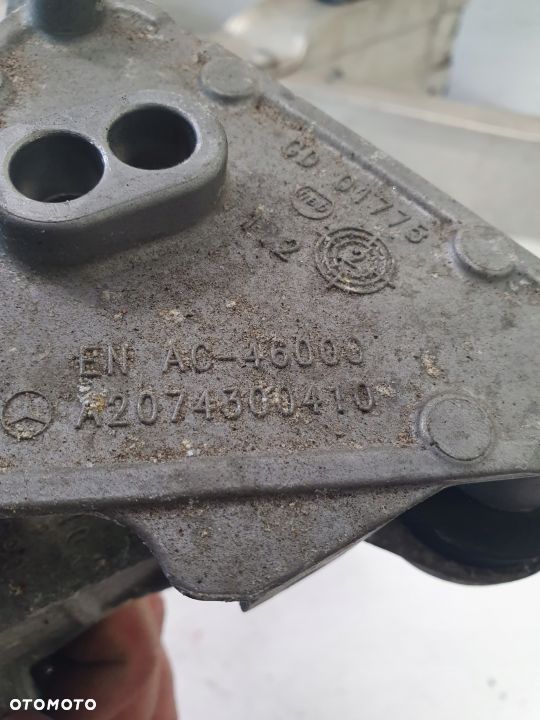 ŁAPA PODPORA POMPY ABS MERCEDES 2074300410 - 2