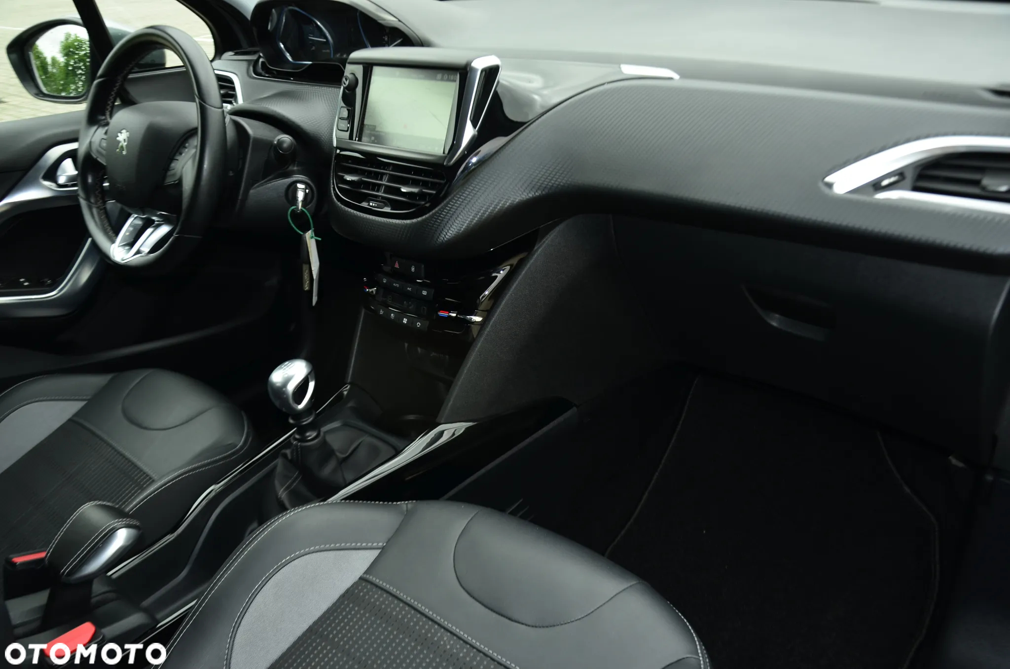 Peugeot 2008 1.2 PureTech Allure Pack S&S - 24