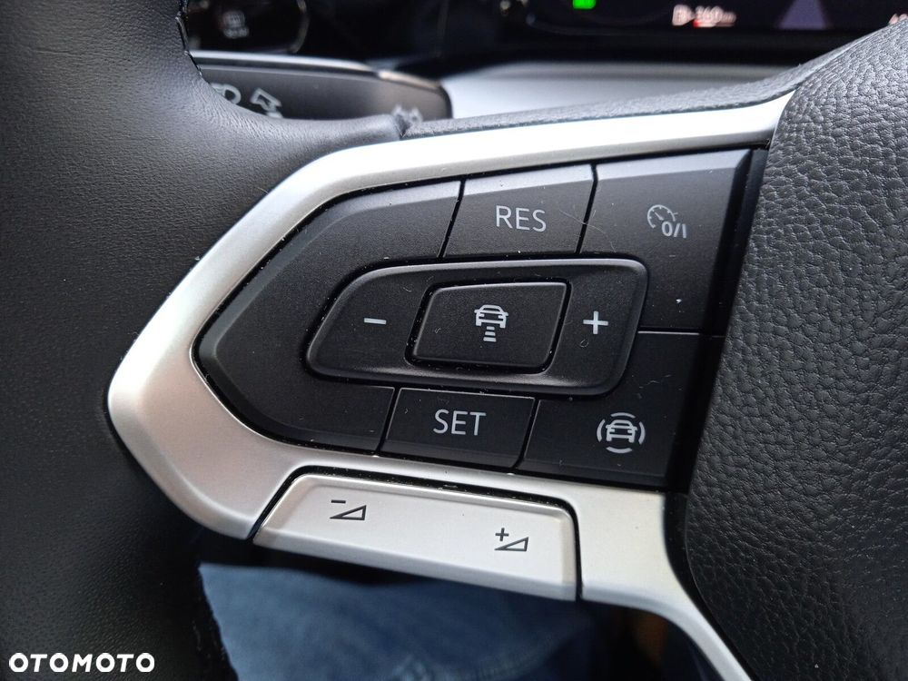 Volkswagen Golf VIII 1.5 TSI EVO Life - 17