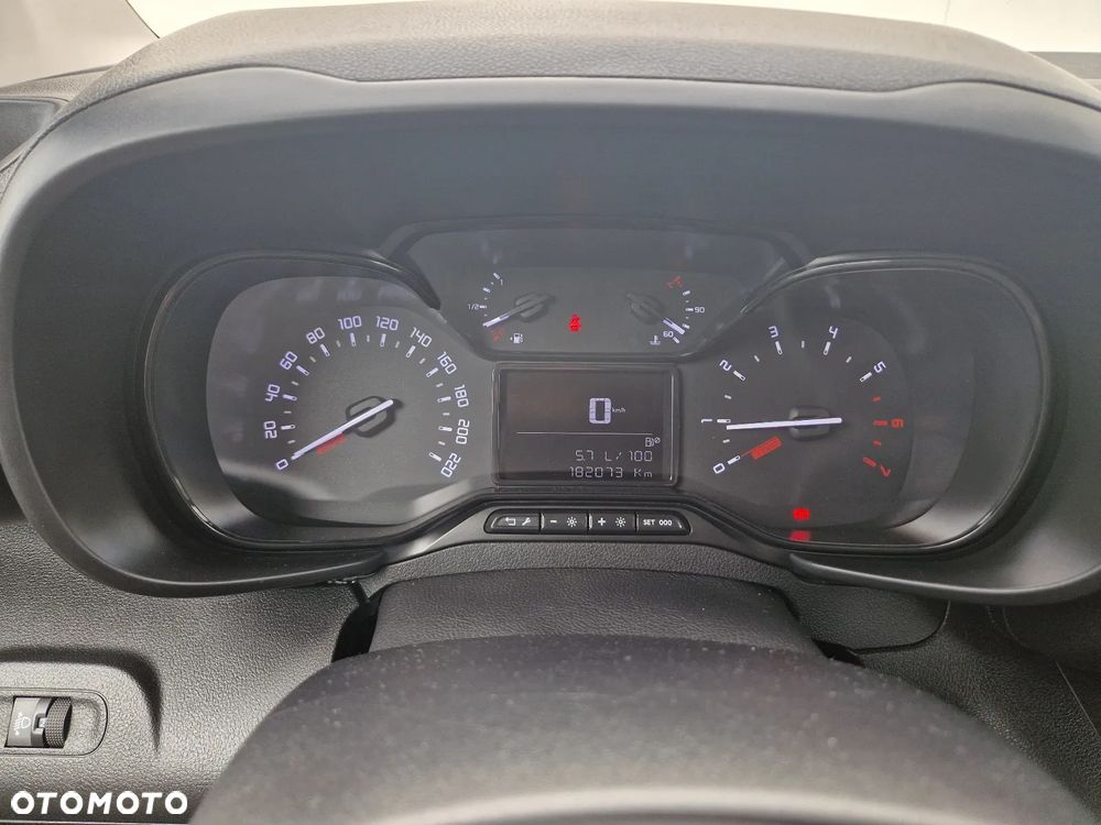 Toyota ProAce Kombi 1.5 D-4D Medium 2,6t - 21