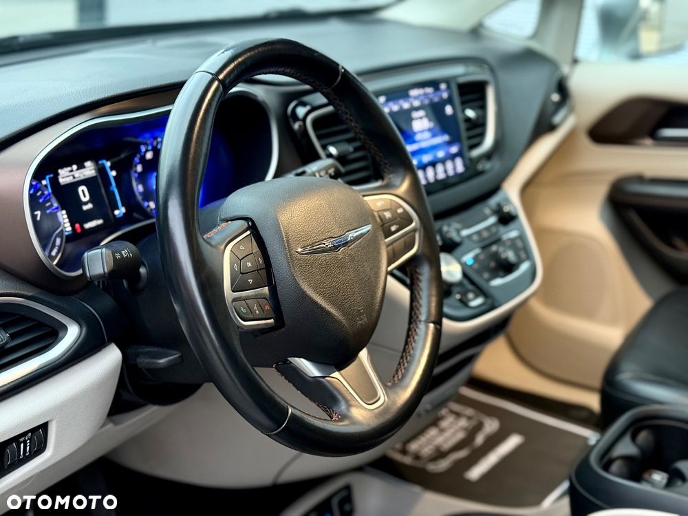 Chrysler Pacifica - 24