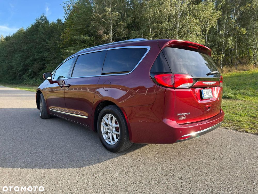 Chrysler Pacifica - 24