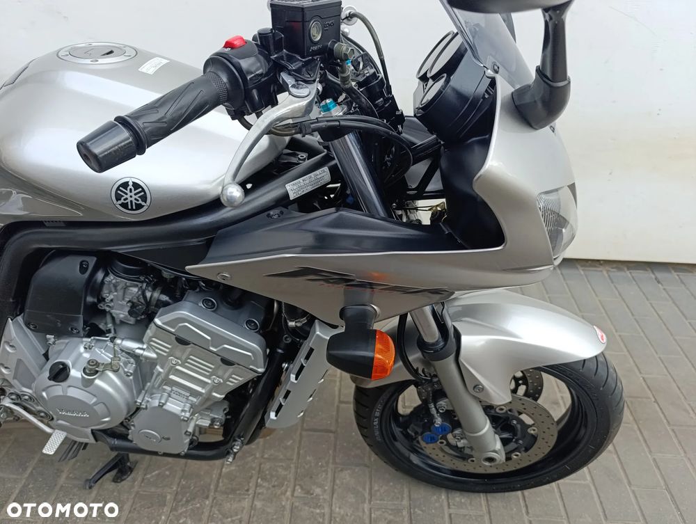 Yamaha FZS - 28