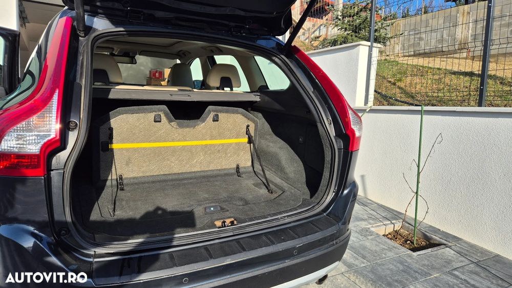 Volvo XC 60 D5 AWD Geartronic Summum - 18