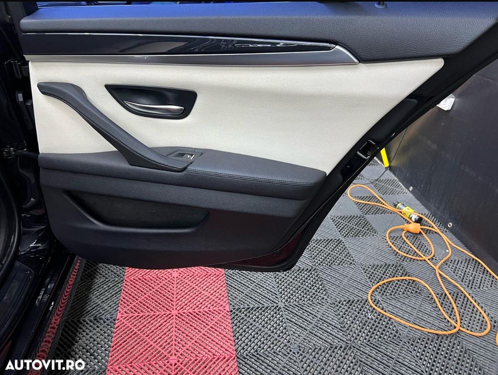 BMW Seria 5 525d xDrive Touring - 9