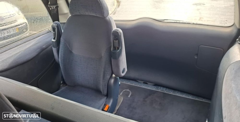 VW Sharan 1.9 TDi Confortline 7L - 12