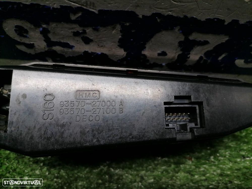 COMANDO ELEVADOR DE VIDRO FRONTAL ESQUERDO HYUNDAI COUPE 2002 -9357027100B - 2