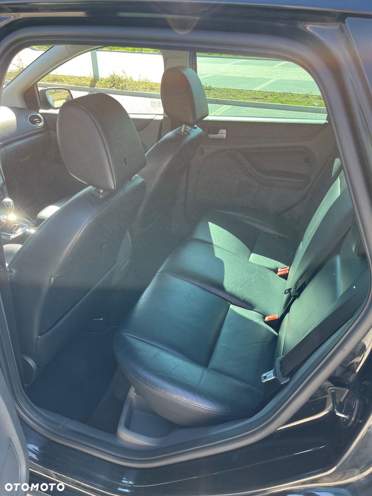 Ford Focus 2.0 TDCi DPF Sport - 11
