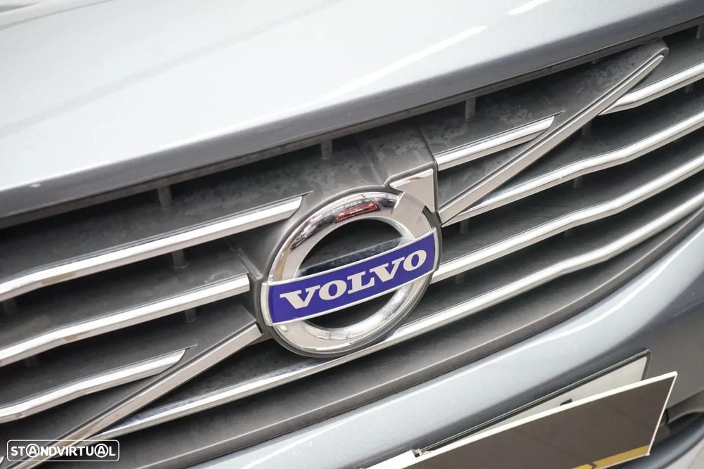 Volvo XC 60 2.0 D3 Momentum Geartronic - 8