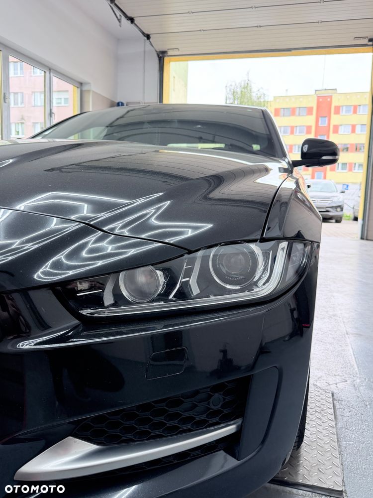 Jaguar XE 2.0 D AWD R-Sport - 6