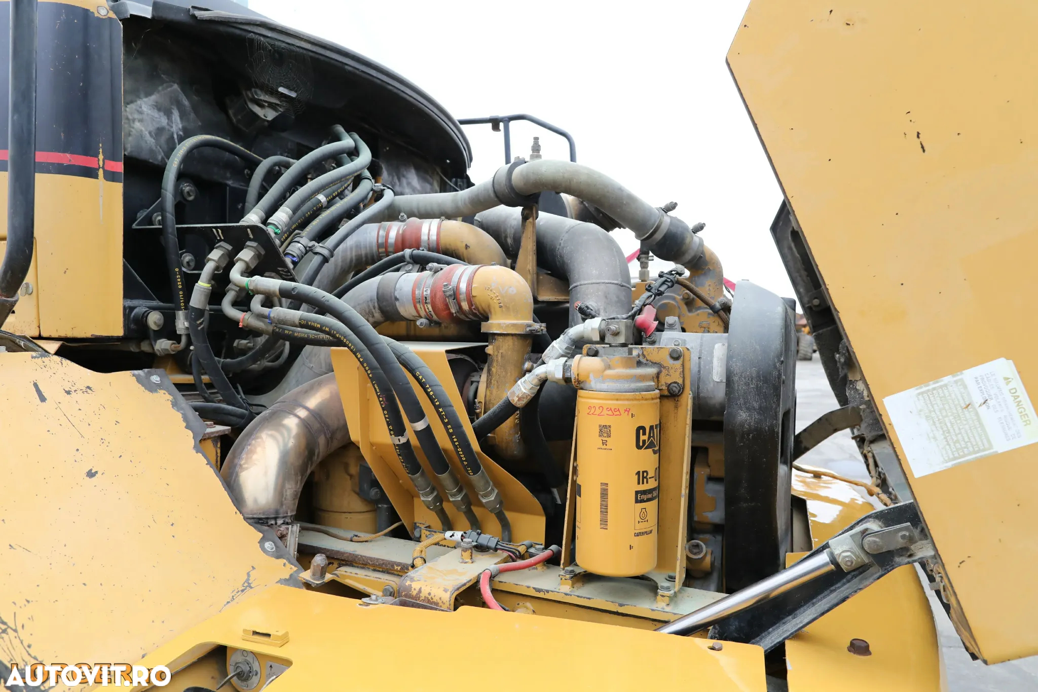 Cat 730 - 9