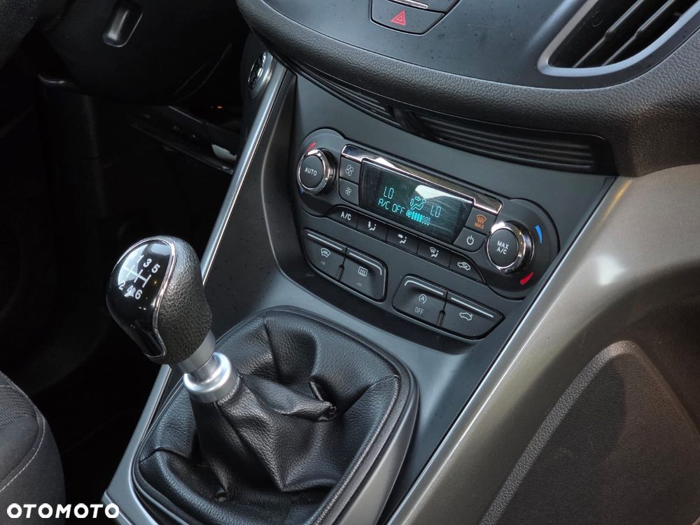 Ford Kuga 1.6 EcoBoost 2x4 Titanium - 13