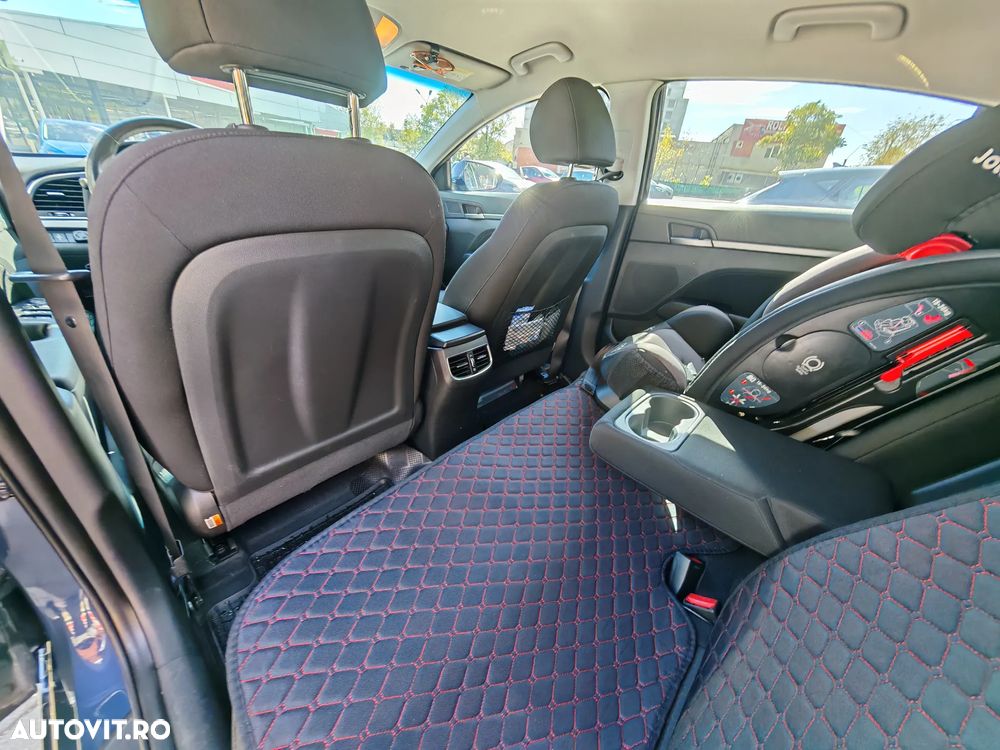 Hyundai Elantra 1.6 CRDI 7DCT Exclusive - 12