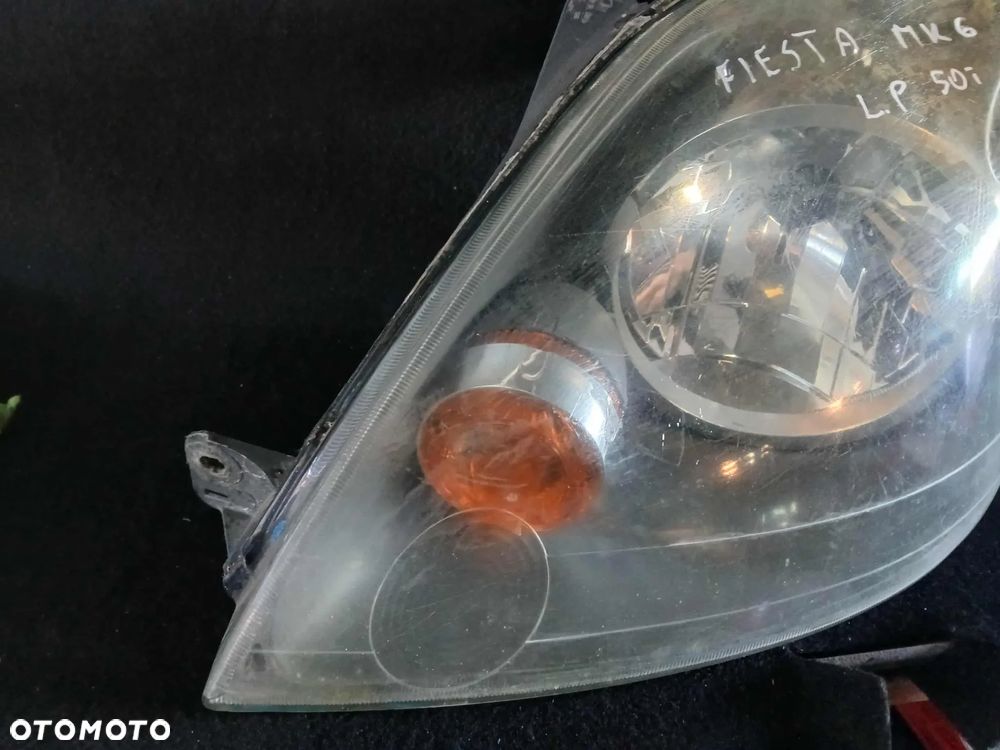 Ford Fiesta Mk6 Lift lampa przednia lewa. - 2