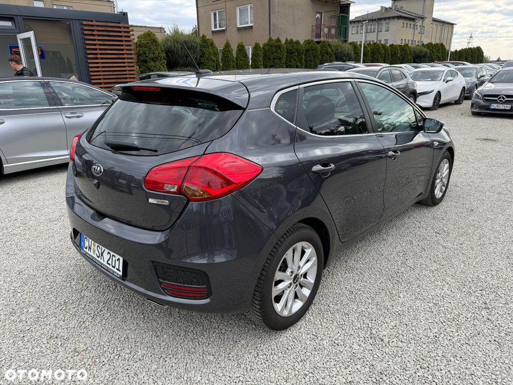 Kia Ceed 1.6 CRDi 136 ISG Dream-Team Edition - 19