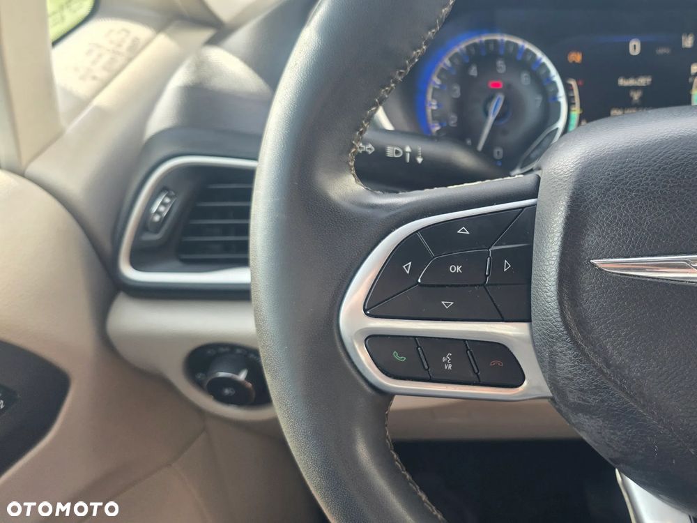 Chrysler Pacifica - 25