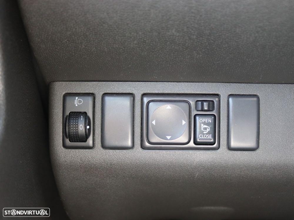 Nissan Navara 3.0 dCi V6 CD LE AT 4WD - 22