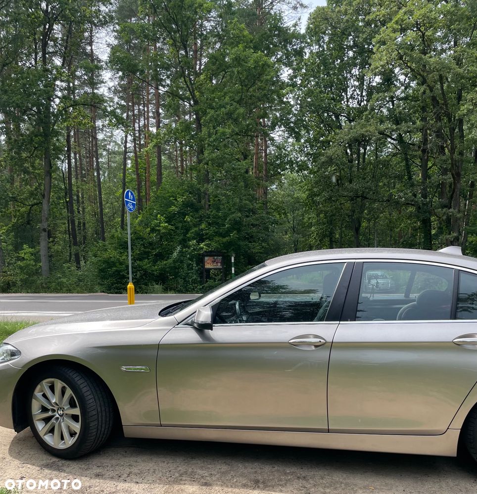 BMW Seria 5 525d Luxury Line - 3