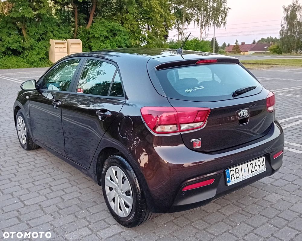 Kia Rio 1.2 L - 16