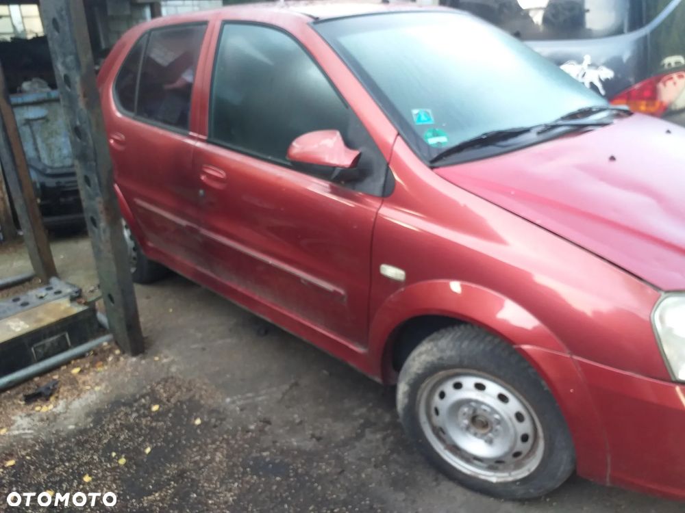 Auto na części - Tata Indica GLX benzyna Silnik Skrzynia Drzwi Maska Klapa Błotnik Zderzak Lampa Szyba Klamka Lusterko Deska Kokpit