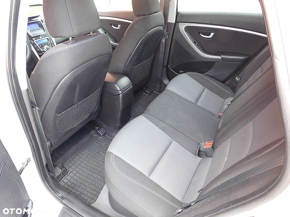 Hyundai i30 1.6 CRDi Fifa World Cup Edition - 6
