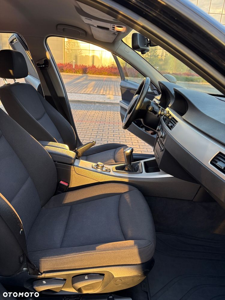 BMW Seria 3 320d Efficient Dynamics - 12