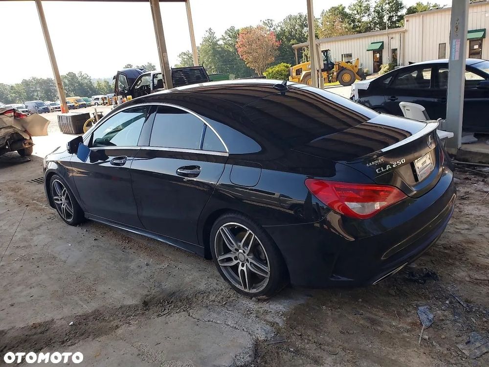 Mercedes-Benz CLA 250 4Matic 7G-DCT AMG Line - 3