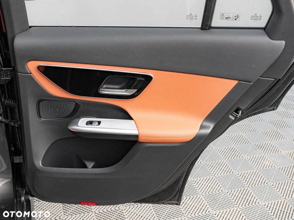 Mercedes-Benz GLC - 24