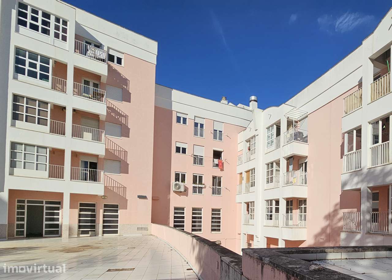 Loja, 875 m², Algés, Linda-a-Velha e Cruz Quebrada-Dafundo - Grande imagem: 3/12