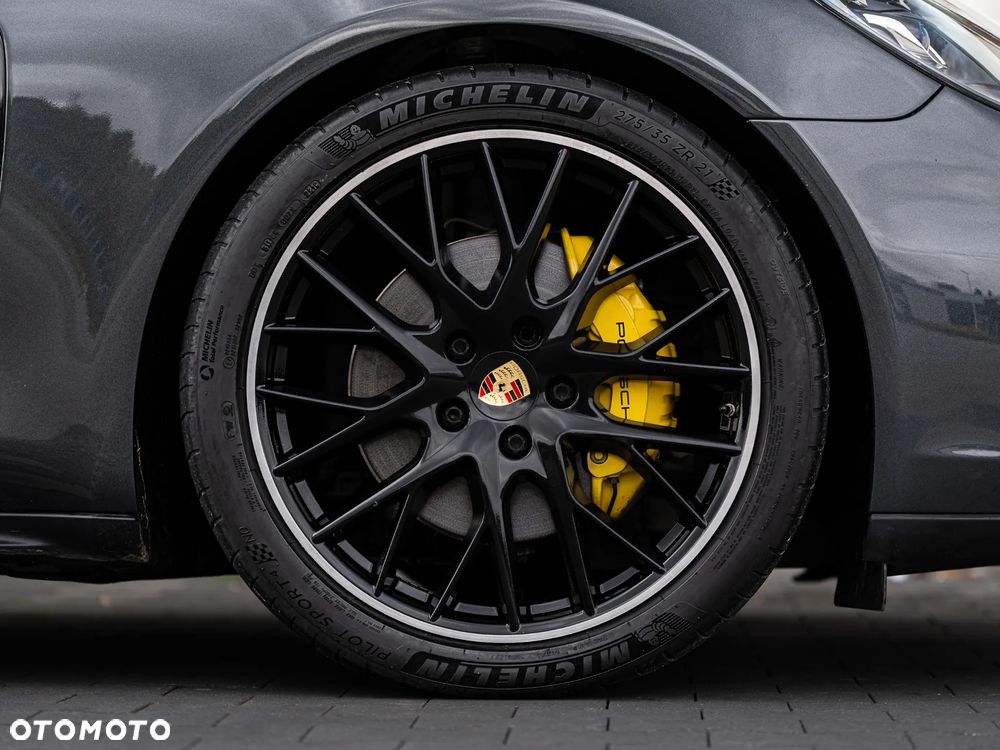 Porsche Panamera - 25