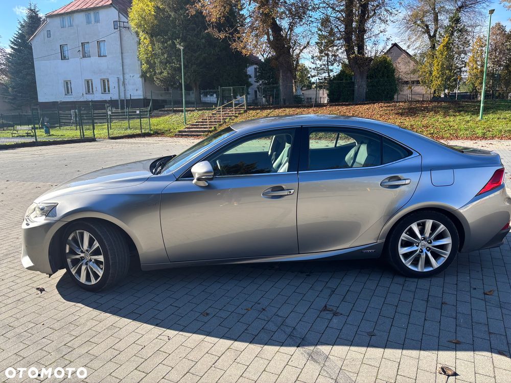 Lexus IS 300h Comfort - 3