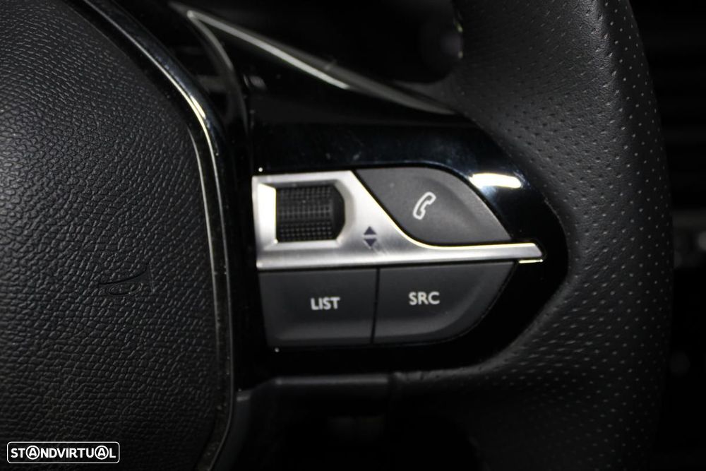 Peugeot e-2008 50 kWh GT - 16