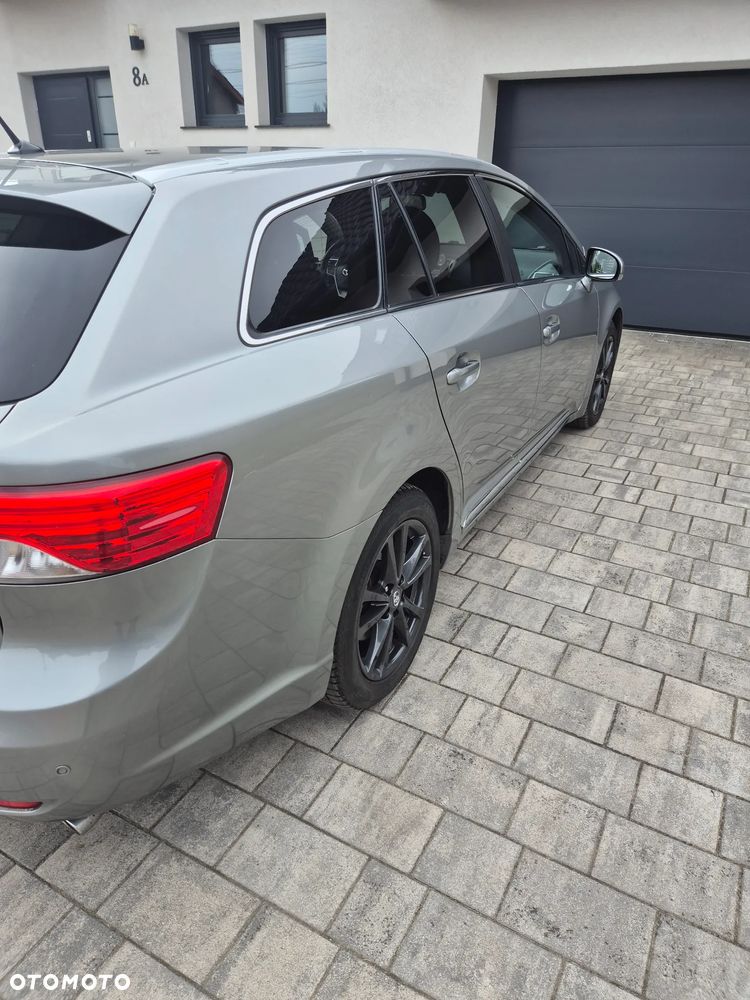 Toyota Avensis 2.0 D-4D Premium - 2
