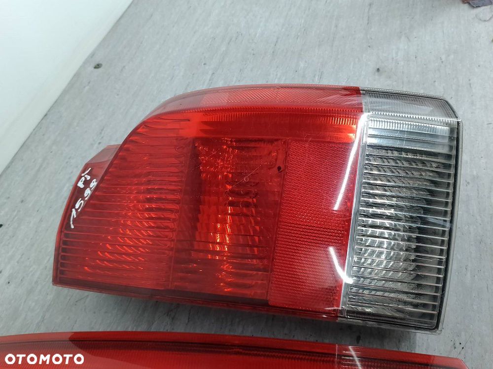 LAMPA TYLNA PRAWA VOLVO V70 II 9154498  9154494 KOMBI - 6