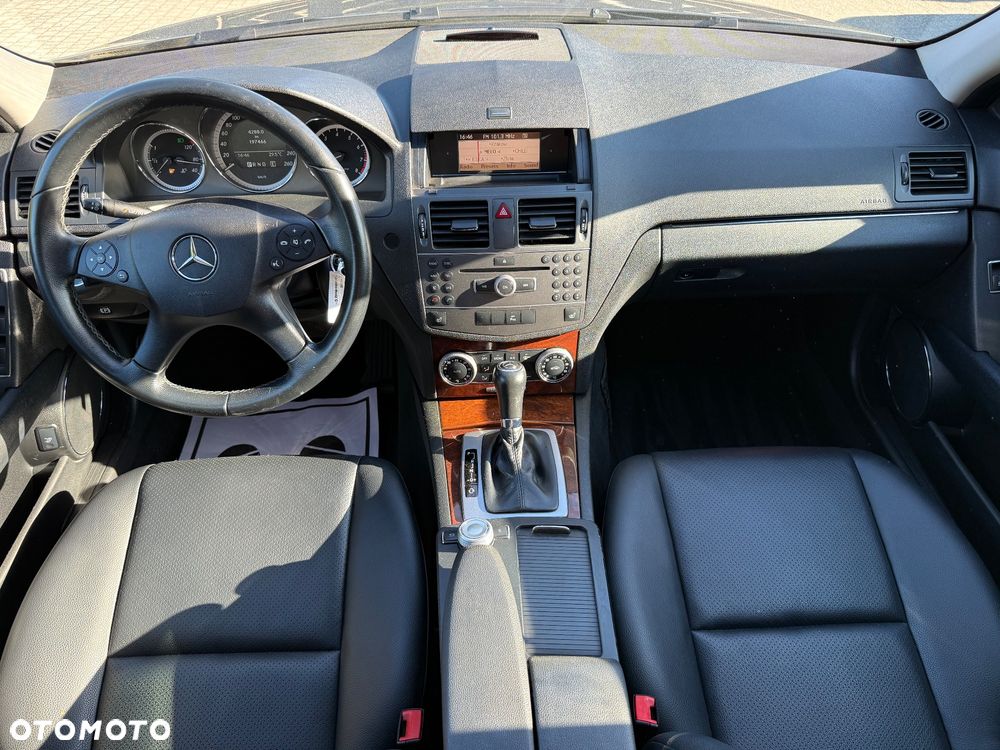 Mercedes-Benz Klasa C 180 CGI Automatik BlueEFFICIENCY Elegance - 31