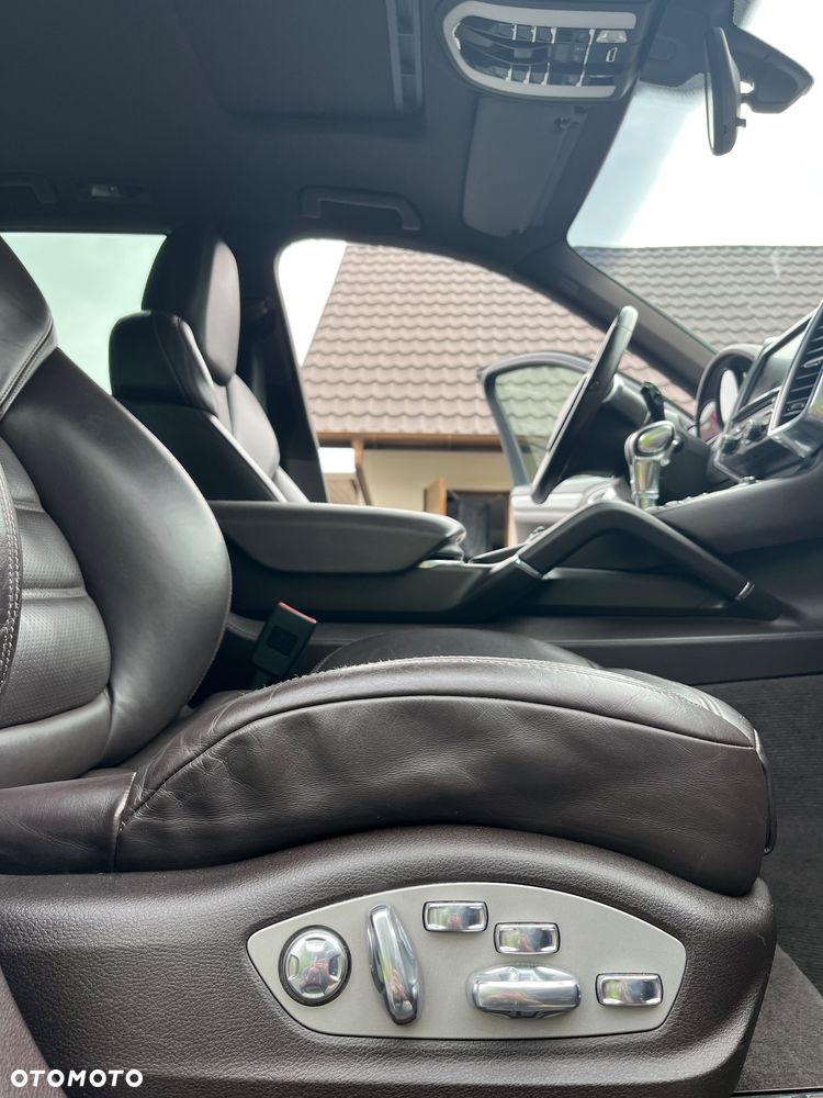 Porsche Cayenne - 24